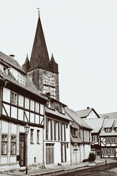 奎德林堡老城的木结构房屋和“Schreckensturm”塔的街道图片下载