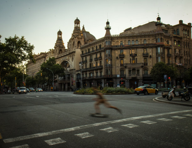 现代巴塞罗那的十字路口图片下载