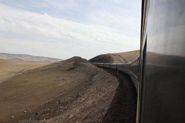 窗外的风景，穿越蒙古的快车-蒙古图片下载