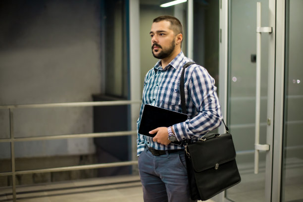 商人下班后图片下载