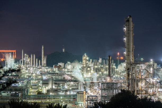 大型石化工厂晚上图片下载