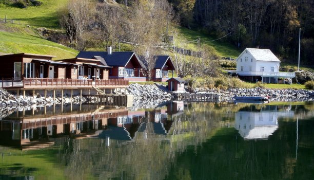 海湾中的反射图片下载