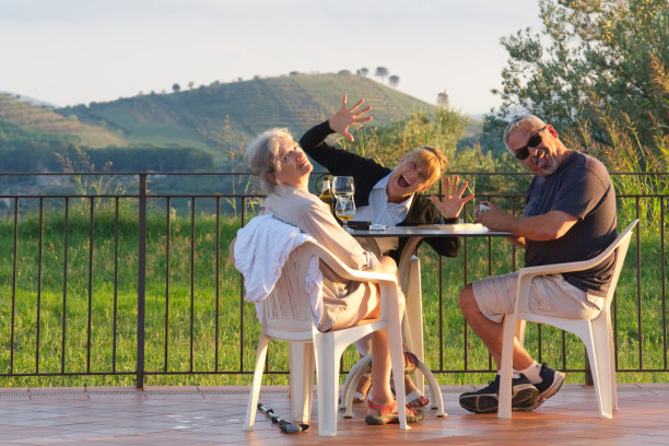 游客在西西里岛的一个农业的乐趣图片下载