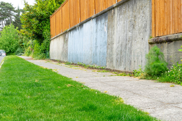 沿人行道的花园墙图片下载