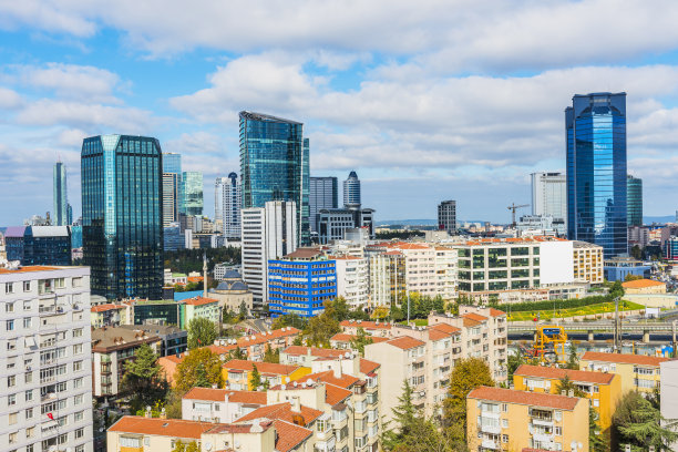 从市中心看伊斯坦布尔。摩天大楼、酒店和现代办公大楼。伊斯坦布尔,土耳其。图片下载