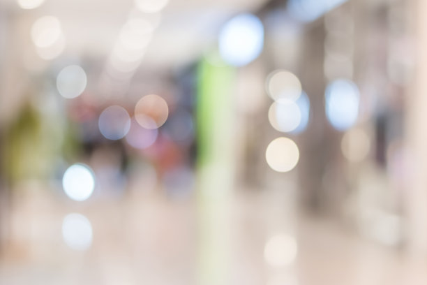 模糊的购物中心背景内大堂走廊与零售商店和柜台销售商品产品图片下载