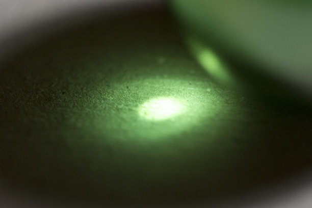 绿光穿过大理石图片下载