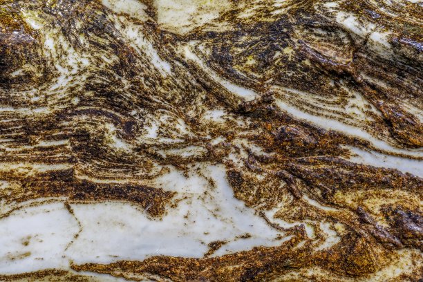 褐色和白色的河石背景。图片下载