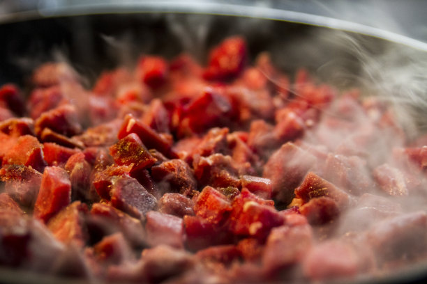 炉子上的肉图片下载