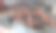 生锈的大集装箱里几乎装满了断了的电线图片下载
