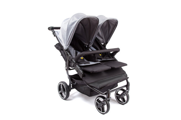 婴儿车，婴儿车的双胞胎孤立在白色的背景图片下载