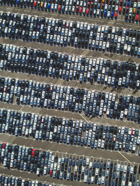 鸟瞰图全新交付的汽车图片下载
