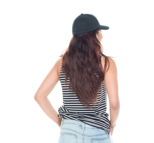 可爱的拉丁女性站在她的手在她的口袋图片下载