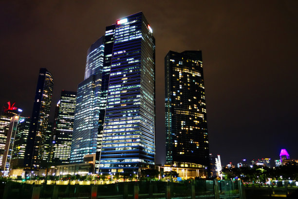 新加坡金融区夜晚的天际线图片下载