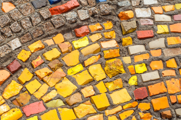 质地、背景、模式。多色马赛克石头的特写照片。结构设计装饰。游泳池墙面和地板的整理图片下载