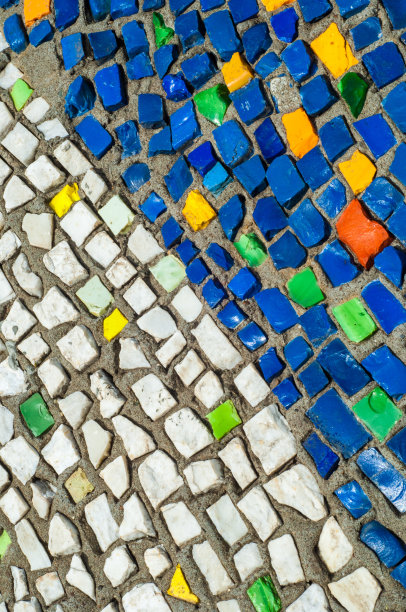 质地、背景、模式。多色马赛克石头的特写照片。结构设计装饰。游泳池墙面和地板的整理图片下载