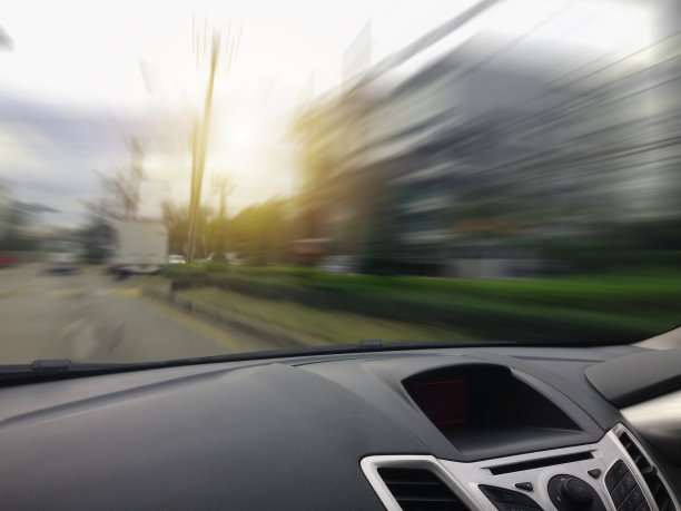 汽车控制台运动速度内车视图图片下载