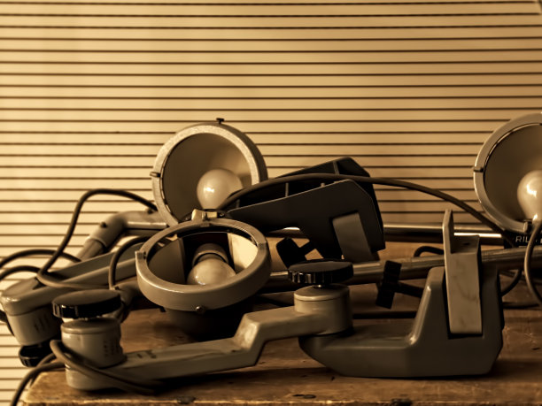 旧工作室照明设备图片下载