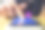 年轻女子使用带有社交媒体符号的智能手机图片下载
