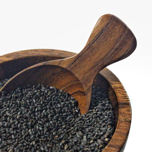 木勺上放着奇异籽图片下载