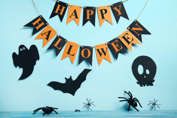 蓝色背景上有蜘蛛的纸质万圣节装饰品图片下载