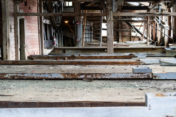 在阿拉斯加麦卡锡的Wrangell St Elias国家公园，废弃的肯尼科特矿内的振动台图片下载