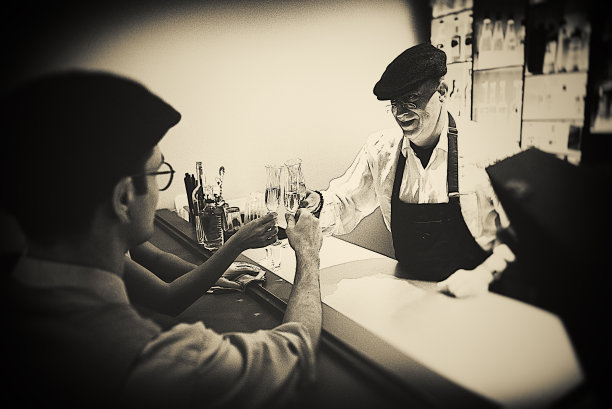 把你的眼镜拿起来!图片下载