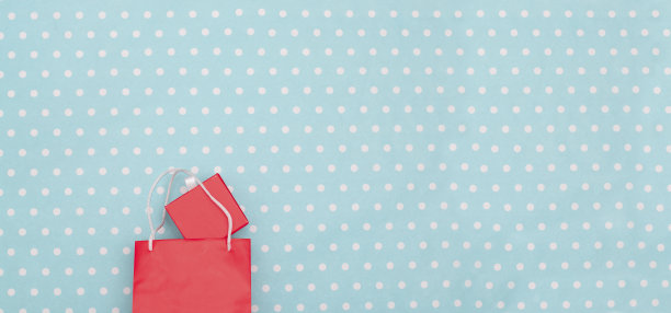 红色的袋子和礼盒图片下载