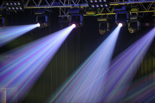 舞台上的聚光灯图片下载