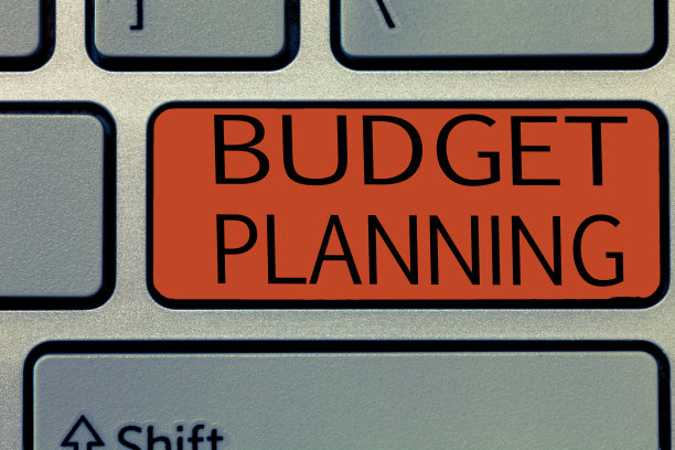 写笔记显示预算计划。商业图片展示关于当前和未来费用的书面描述图片下载