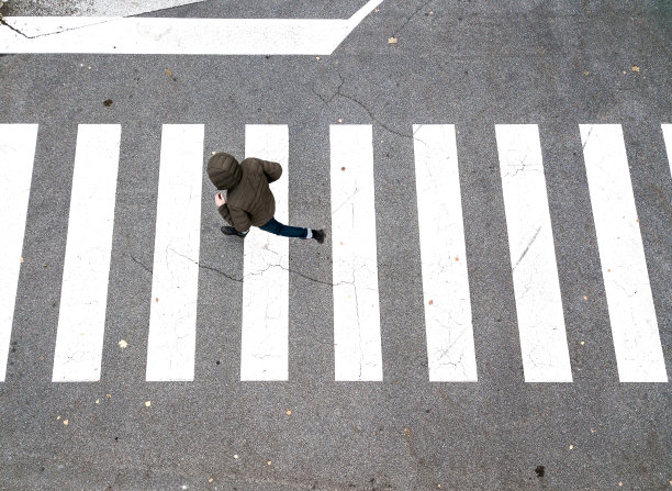 人行横道的俯视图图片下载
