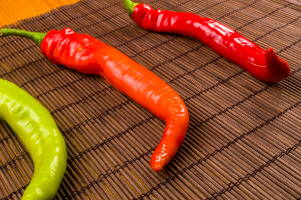 一种由最新鲜最辣的辣椒混合而成的彩色辣椒图片下载