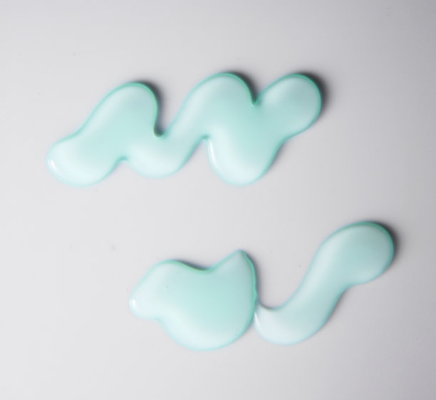 保湿霜质地，白色底色图片下载