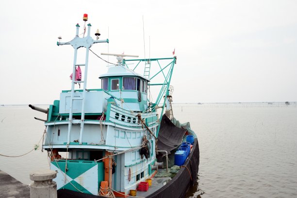 海上渔船图片下载