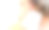 女人与加热垫僵硬的颈部特写图片下载