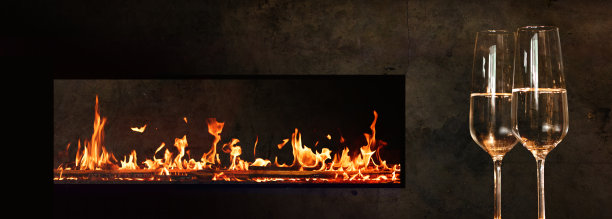 壁炉边放着香槟图片下载
