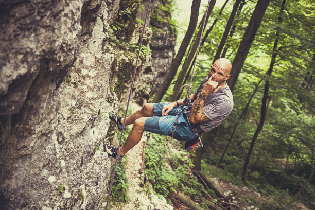 有趣的登山者图片下载