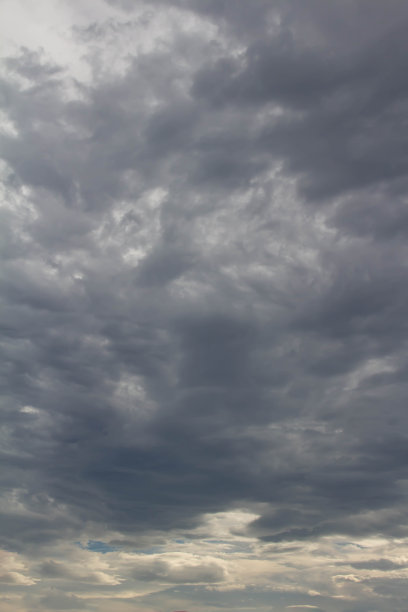 变幻的灰色天空图片下载