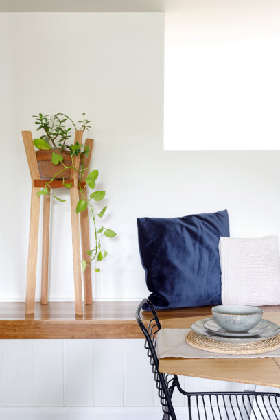 餐桌极简室内设计-家居装饰图片下载