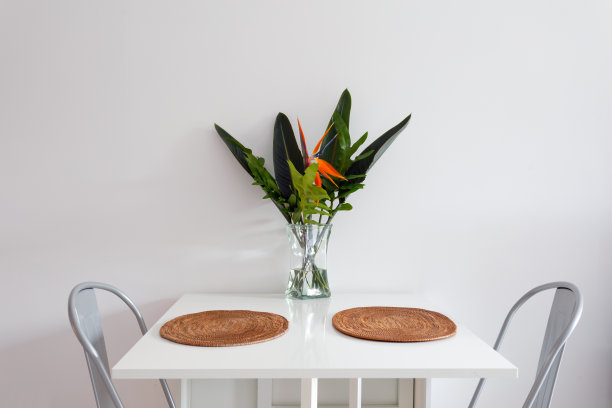 餐桌极简室内设计-家居装饰图片下载