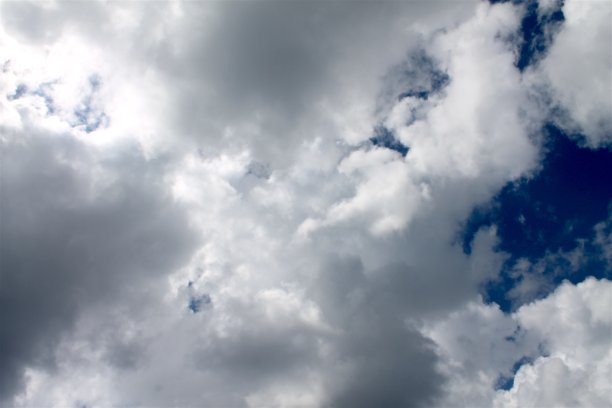 云在天空图片下载