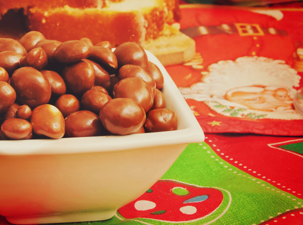 圣诞庆祝用花生巧克力糖果。图片下载