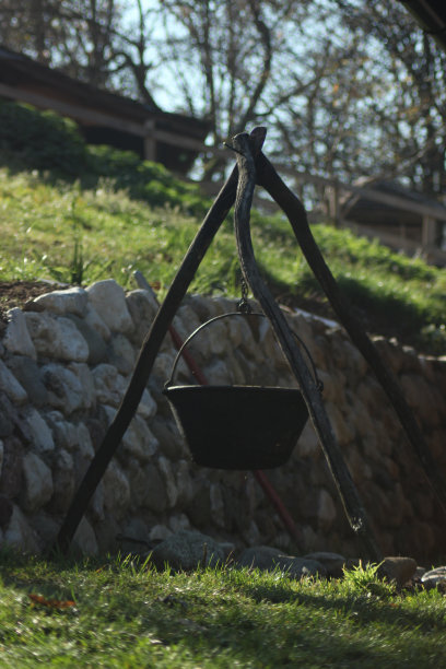 山上的木屋在小山上图片下载