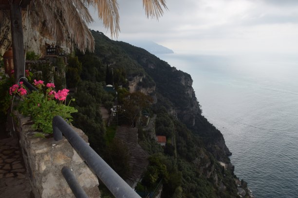 地中海的悬崖景观图片下载