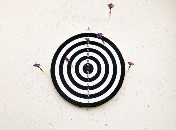 夏季住宅户外飞镖游戏图片下载