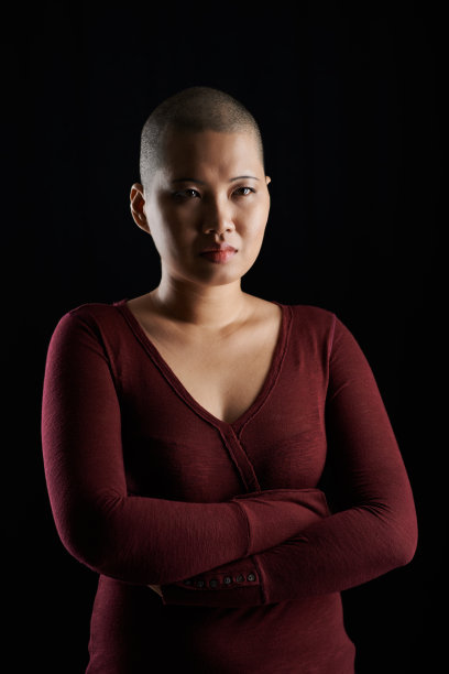 生病的女人图片下载