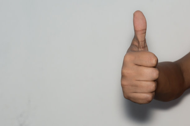 亚裔白人商人女性公司雇员，孤立的白人背景。图片下载