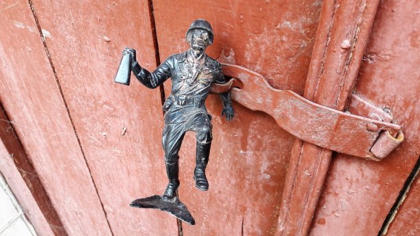 老生锈的锁图片下载