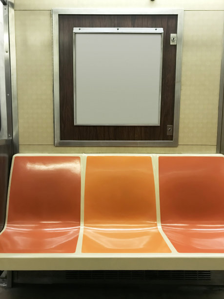 地铁座位和空白的广告牌图片下载