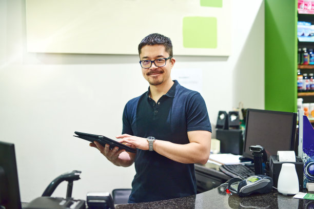 小公司的老板吗?有个软件可以帮你图片下载